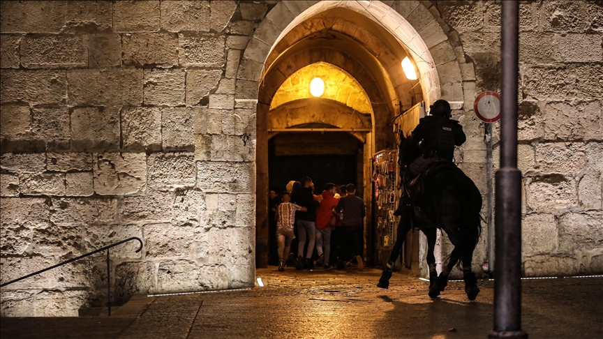 Siyonist İsrail Filistinlilere Saldırıyor