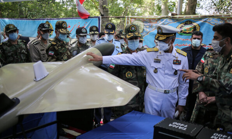 İran Yeni Silahlarını Tanıttı