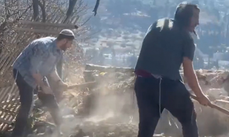 Kudüs'te   Müslümanlara  Ait Mezarlar Yıkılıyor