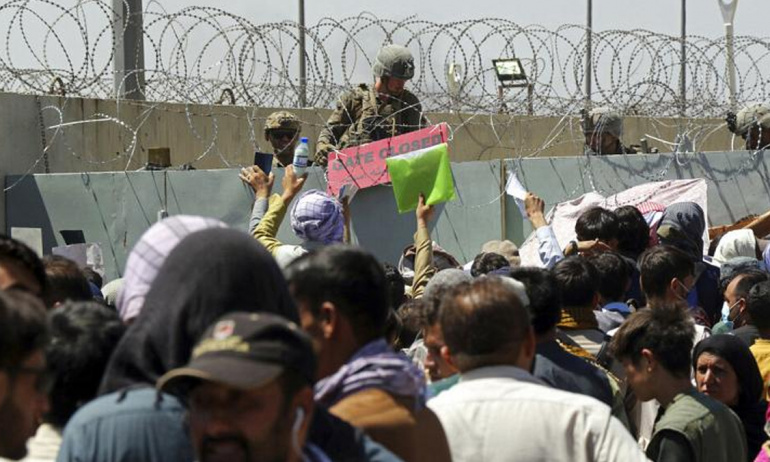 Tahliyede ABD Askerine Verilen 2 aylık Afgan Bebek  Kayboldu