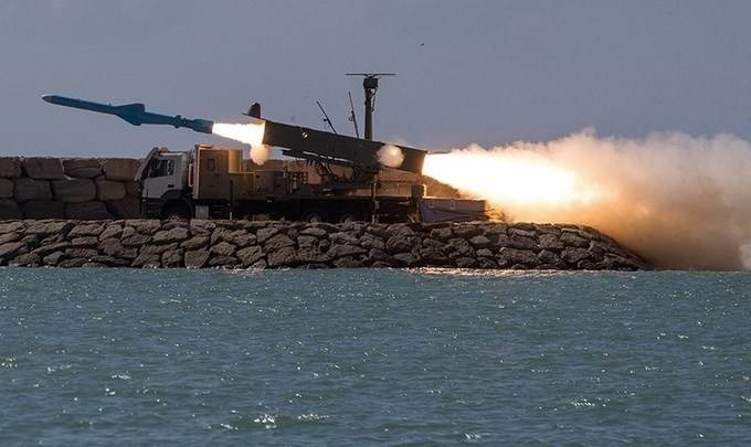 İran Büyük Peygamber Askeri Tatbikartını Sürdürüyor