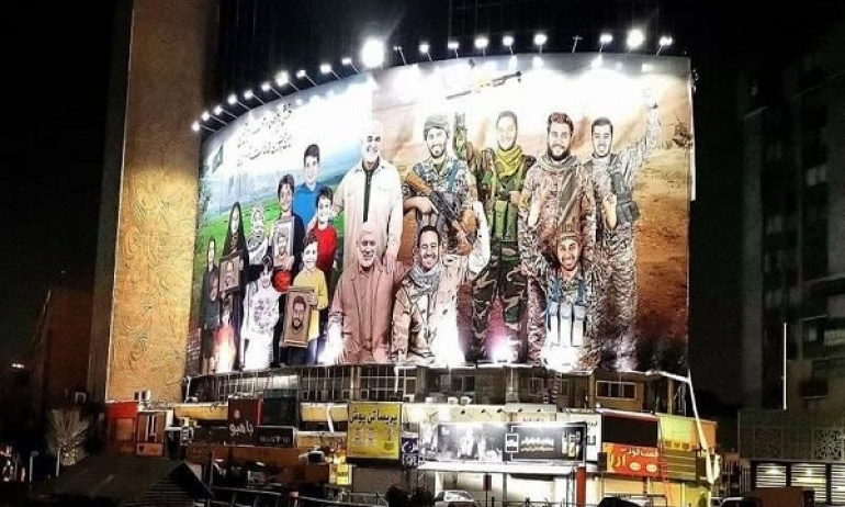 Şehitlerin Resmi Meydanlara Asıldı