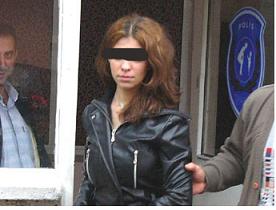 Bu Liseli Kızlar Namaz Kılıyor mu ?