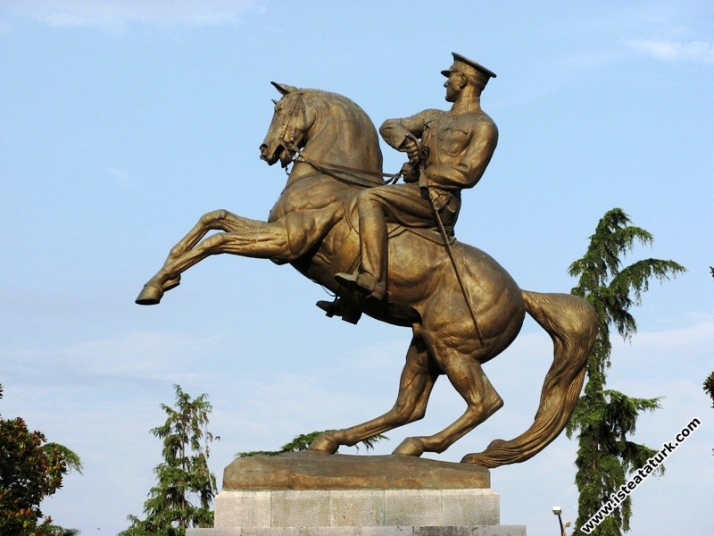 Samsun'da Atatürk Heykeli Etrafında İlginç Görüntüler