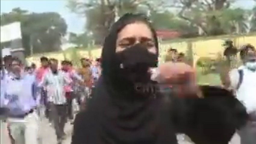 Hindistan 28 Şubat'ı Yaşıyor