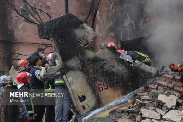 İran'da Uçak Düştü