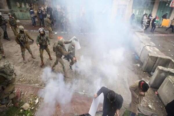 İşgal altındaki Batı Şeria'da İsrail Saldırılarında Filistinli Genç Yaralandı