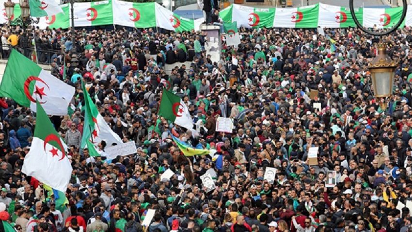 Cezayir Milletvekili Fransa Ordusunun Paralı Askeri Çıktı