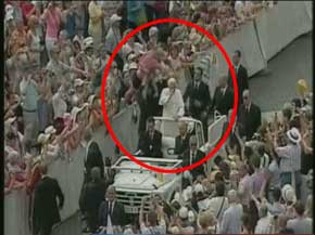 Papa'ya saldırı girişimi!