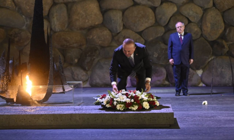 İsrail’e aldanma Milleti Aldatma!