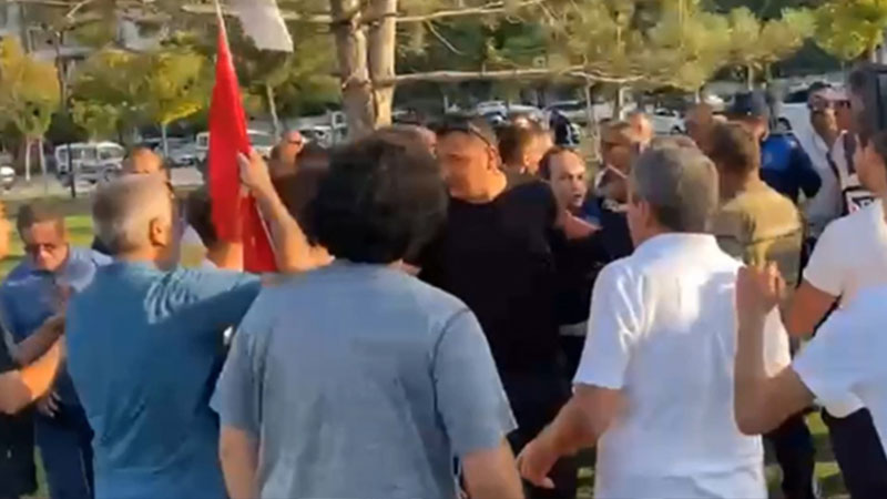 Zabıta Saadet Partililere  Biber Gazı Sıktı Polis Tepki Gösterdi