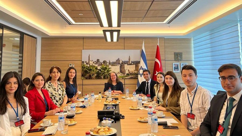 AKP'yi Bekleyen Zor Karar: Hamas  mı İsrail mi ?