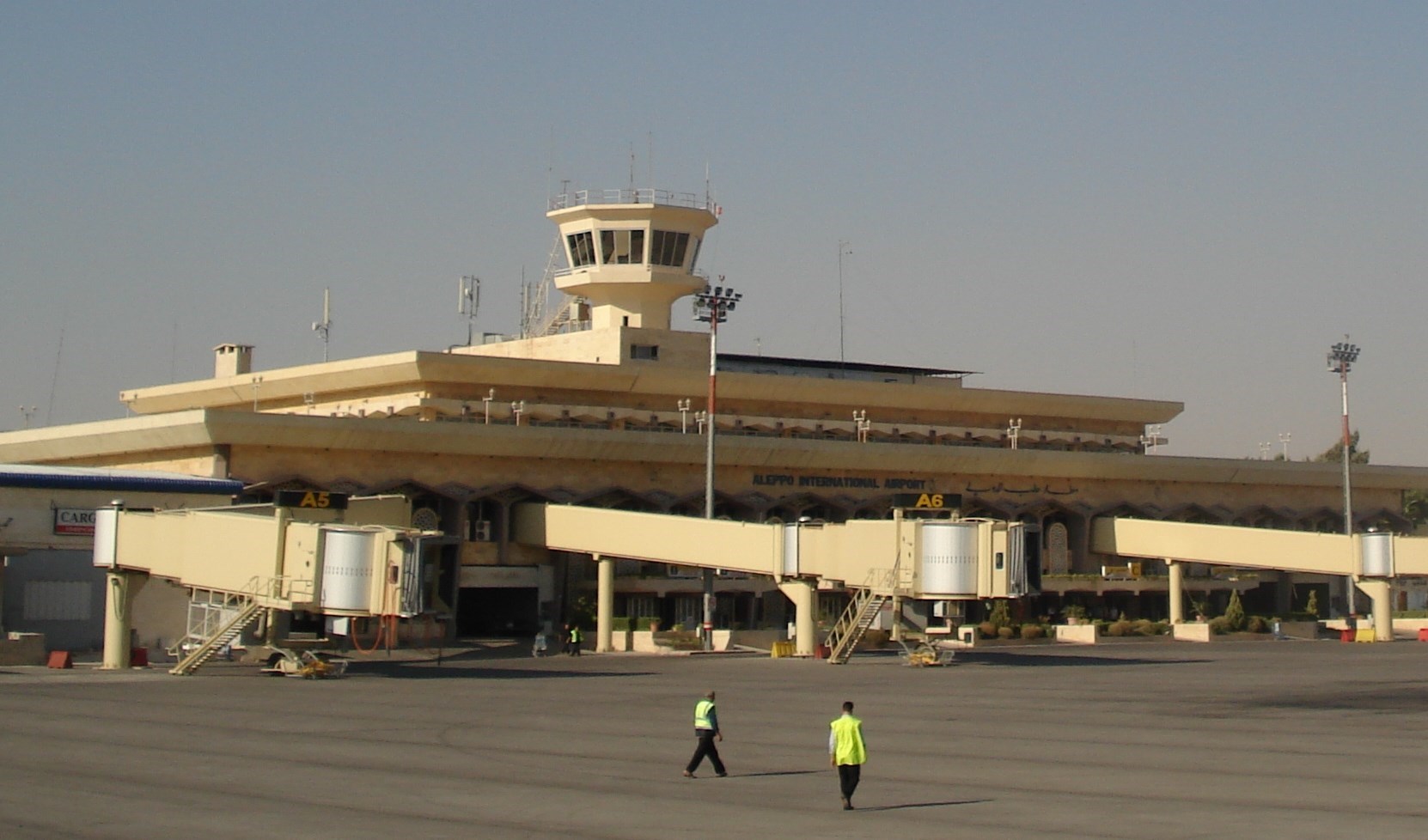 İsrail'in  Bombaladığı Havaalanı  Hizmete Açıldı
