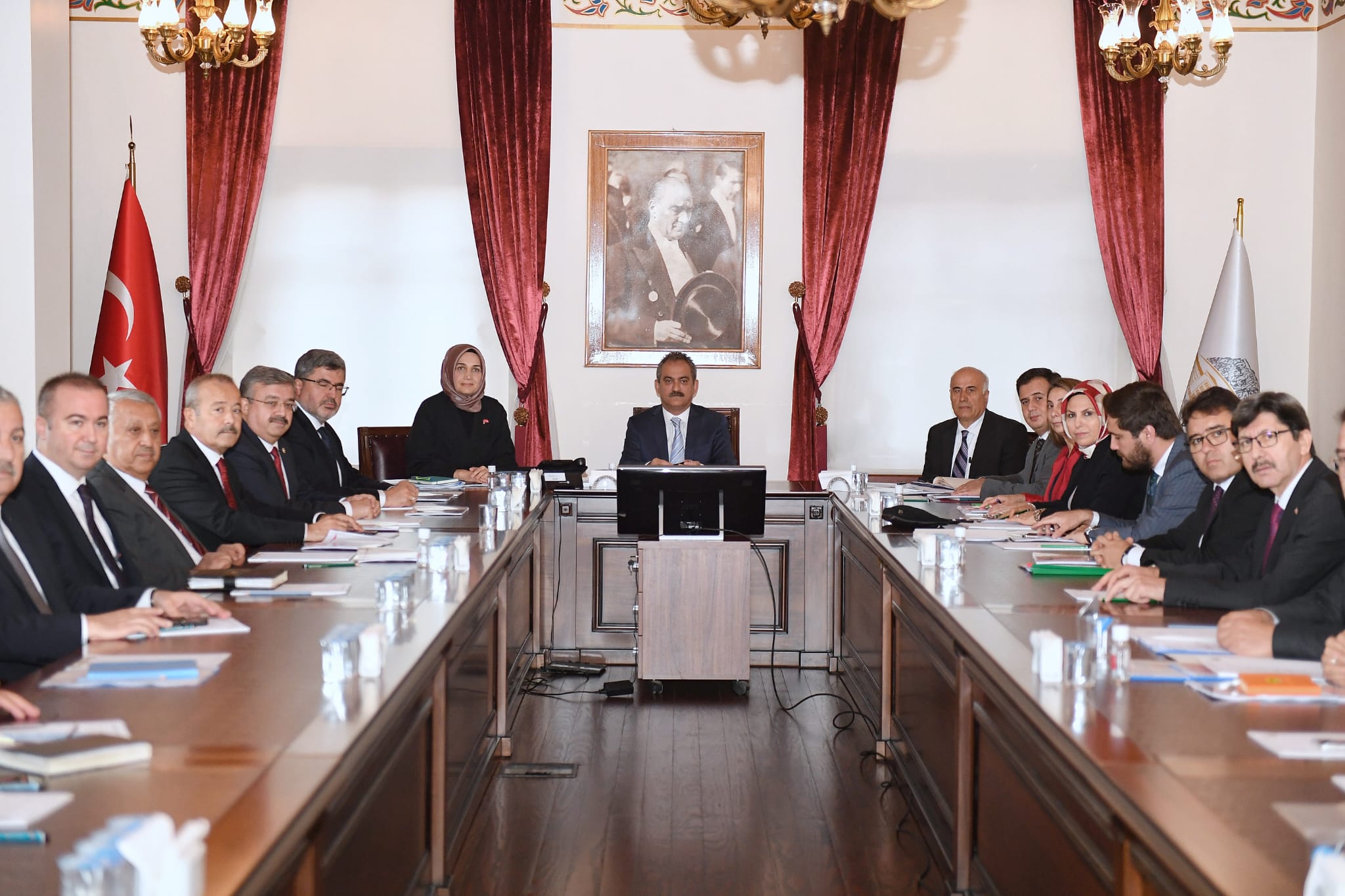 Bakan Özer,Kravat Takmayan İl Milli Eğitim Müdür Yardımcısını Toplantıdan Kovdu