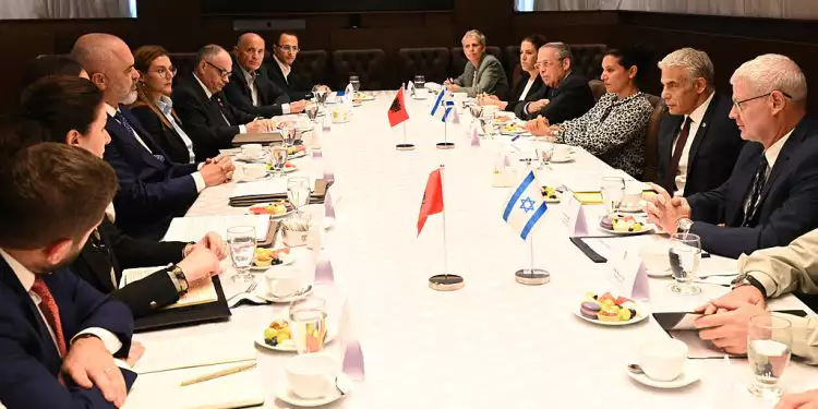 Lapid, Arnavutluk Başbakanı ile İran'a Karşı Ortak Çalışacak