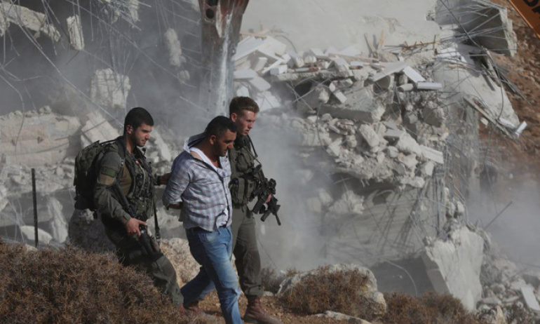 İsrail  Esir Aldığı  Filistinliye Evinin Yıkılmasını İzletti