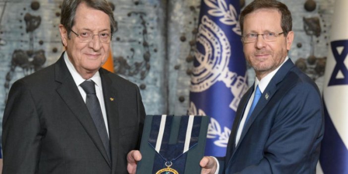 Siyonist İsrail'den Rumlara  Onur Nişanı