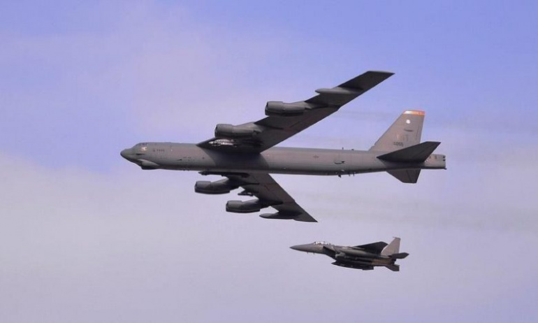 ABD, Güney Kore’ye B-52 Bombardıman Uçağı ve F-22 Jetlerini Konuşlandırdı