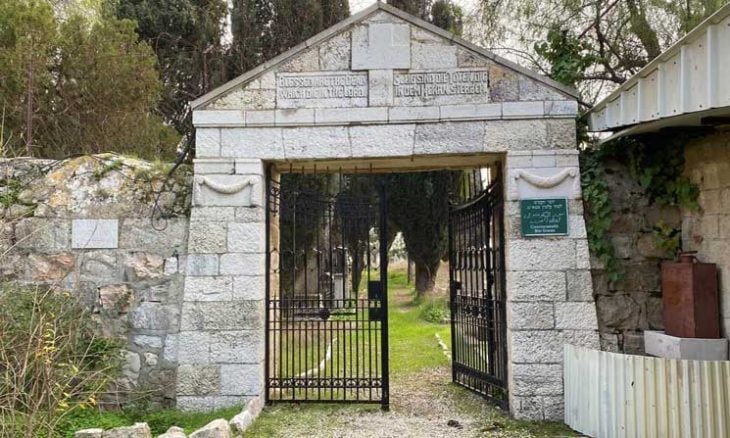 Siyonist  İsraİl  Kudüs'teki Hristiyanların Mezarlarına Saldırdı  (FOTO)