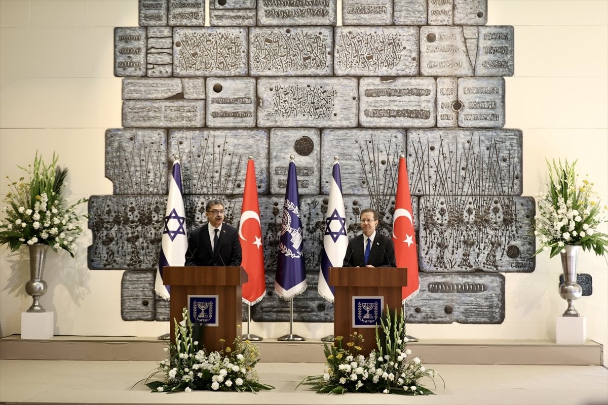 Türkiye Tel Aviv Büyükelçisi  Siyonist Cumhurbaşkanına Güven Mektubu Sundu !