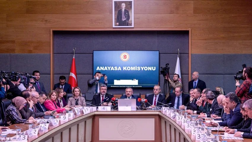 Başörtüsüne Yönelik Değişiklik Teklifi  Meclis Komisyonunda