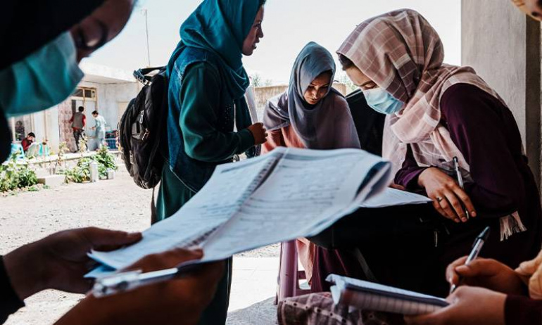 Taliban, Kadın Öğrencilerin Üniversite Sınavına Girişini Yasakladı