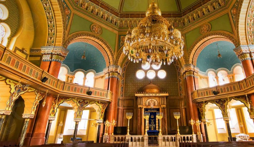 BAE'de Yarısını Sinagog Yarısı Cami Olan Bir İbadethane Açıldı