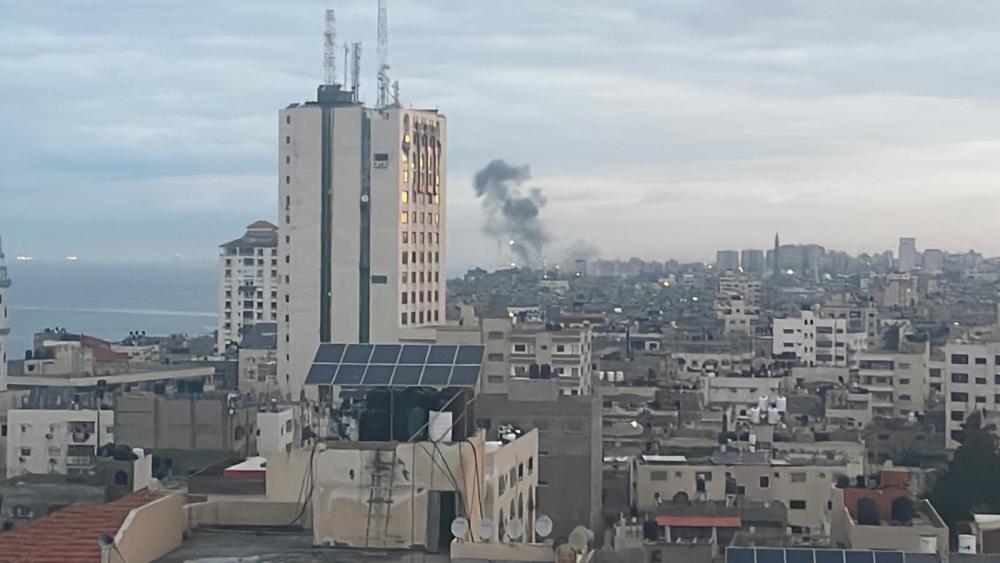 Siyonist İsrail Ordusu Gazze Şeridi'ne Yönelik Saldırılarına Yeniden Başladı