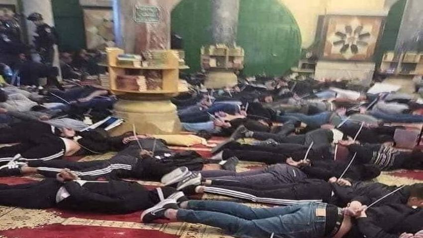 İşgalci İsrail Polisi  Mescid-i Aksa'ya Baskın Düzenledi