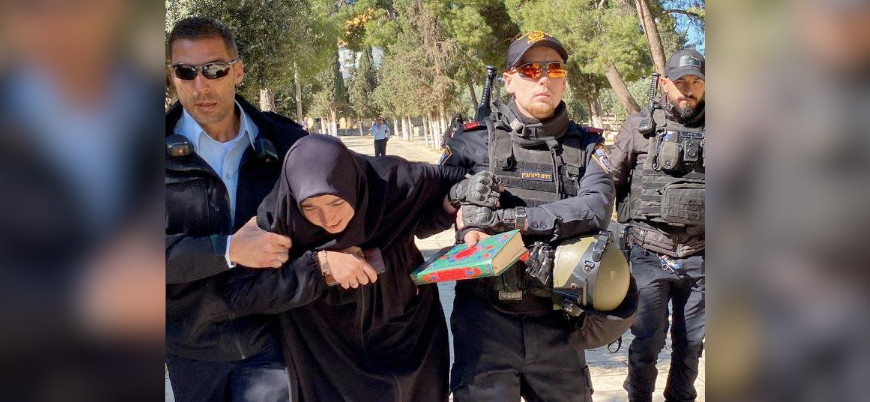 Siyonistler Mescid-i Aksa'da İbadet Eden Türk Vatandaşını  Tutuklandı  (VİDEO)