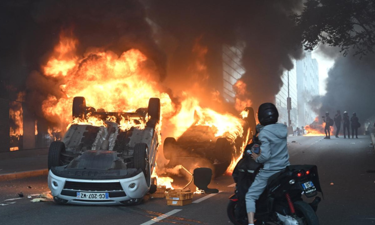 Fransa Bir Sivil Daha Polis Kurbanı