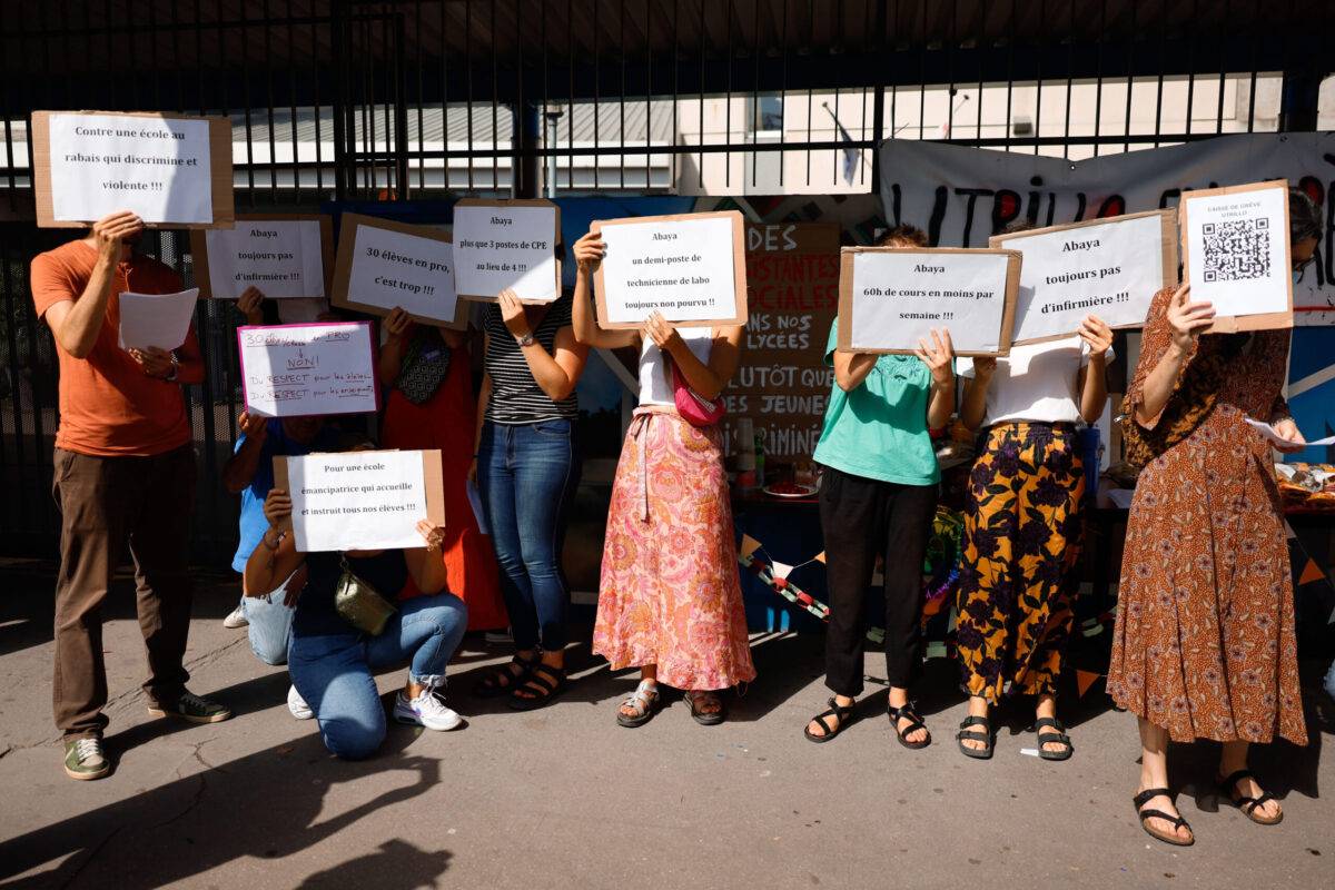 Fransa'da Abaya  Yasağı Protesto Edildi