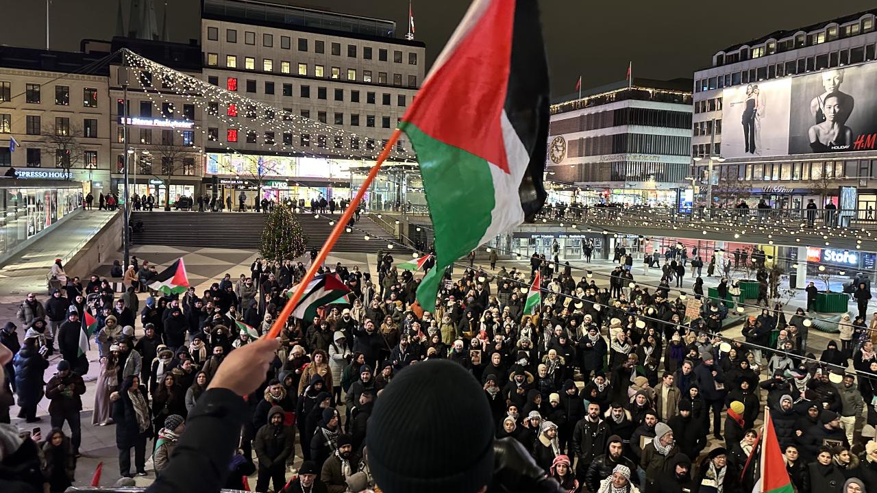 Müslümanalar Bu Utanç Bize Yeter!   Yılbaşı Kutlamadılar, Gazze'ye Destek Verdiler