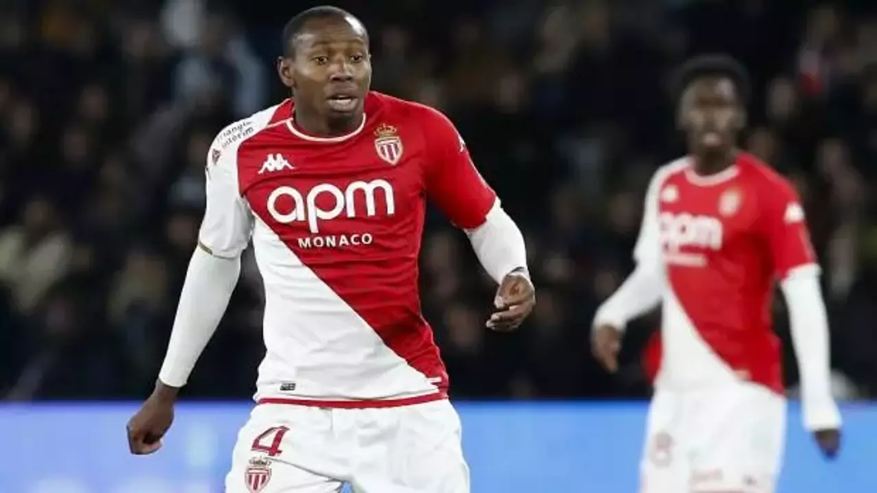 Fransa'da LGBT Bayrağını Kapatan Futbolcuya Ceza  Verdiler