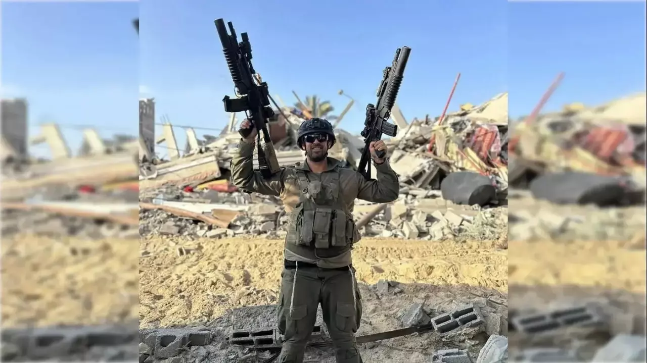 Siyonist Asker Kendi Kafasına Sıktı!