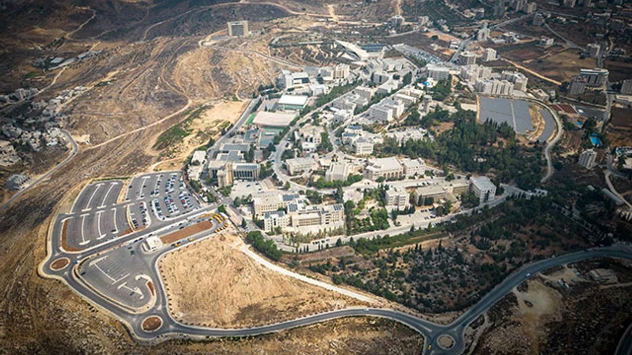 Siyonist rejim Birzeit Üniversitesi’ni işgal etti