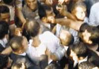 Cem Uzan Adana'da Dayaktan Zor Kurtuldu