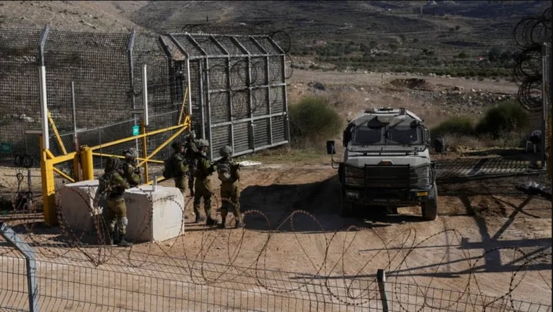 Siyonist rejim Suriye'ye saldırdı, HTŞ izledi: 13 kişi hayatını kaybetti