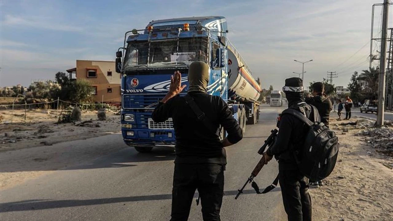 Gazze'de Siyonist İsrail destekli çetelere silah yağıyor