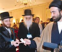 Haham'ın ilginç yaka kartı (FOTO)