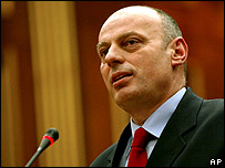 Davetli gitti, gözaltına alındı