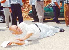 Bir Bakan Nasıl İlahlaştırılır ?