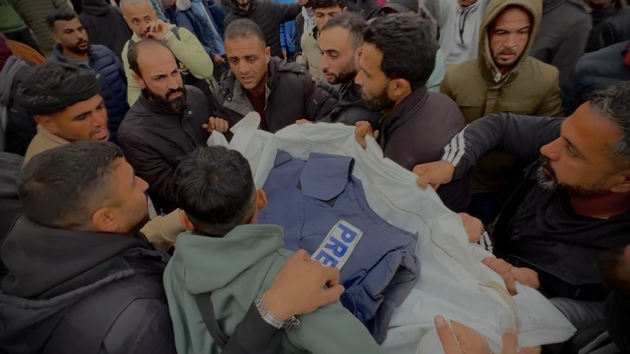 İşgalci İsrail'in Gazze'ye düzenlediği saldırılarda 3'ü gazeteci 9 Filistinli şehit oldu