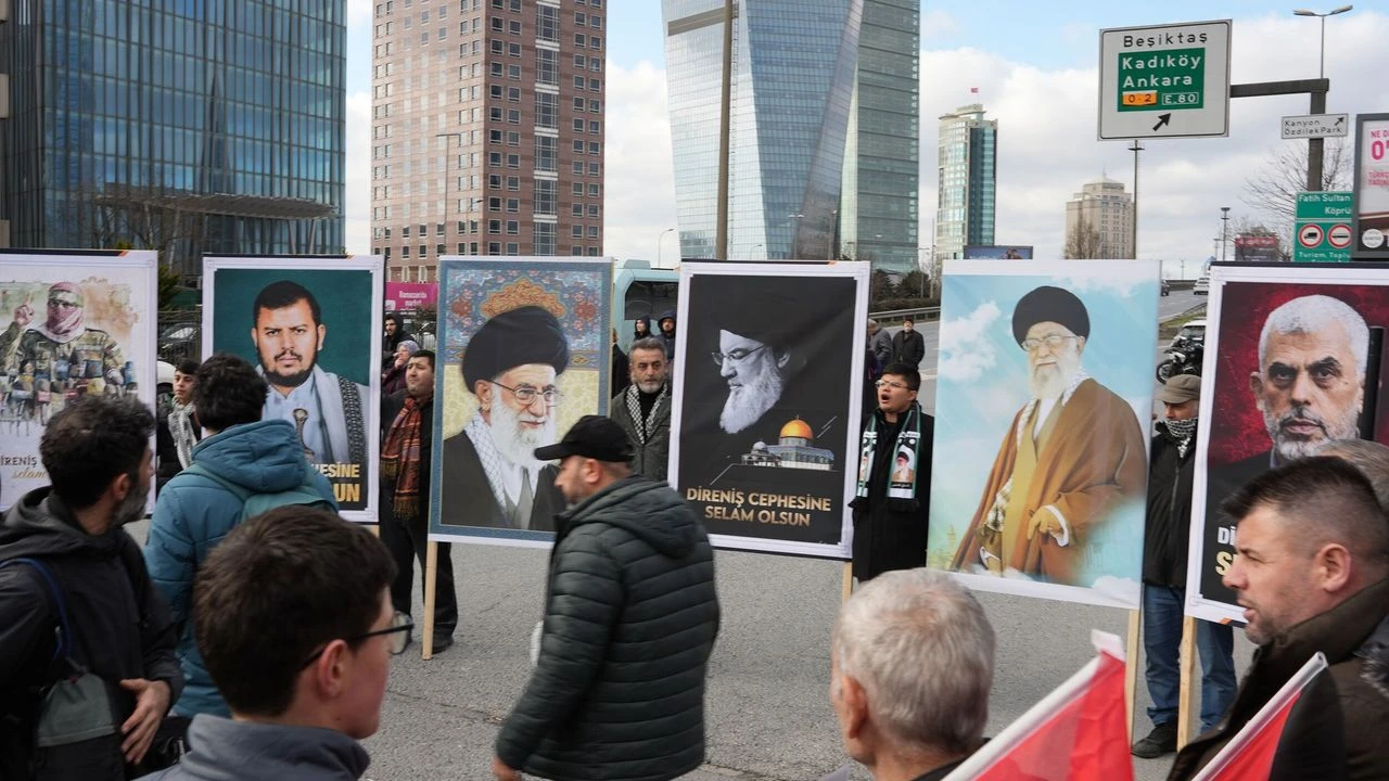 İstanbul'da İran'a ABD-İsrail saldırıları protesto edildi