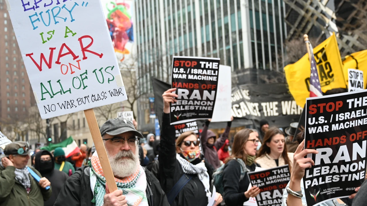 Avrupa'da savaş karşıtı dalga büyüyor: Amerika'ya karşı destek çöktü