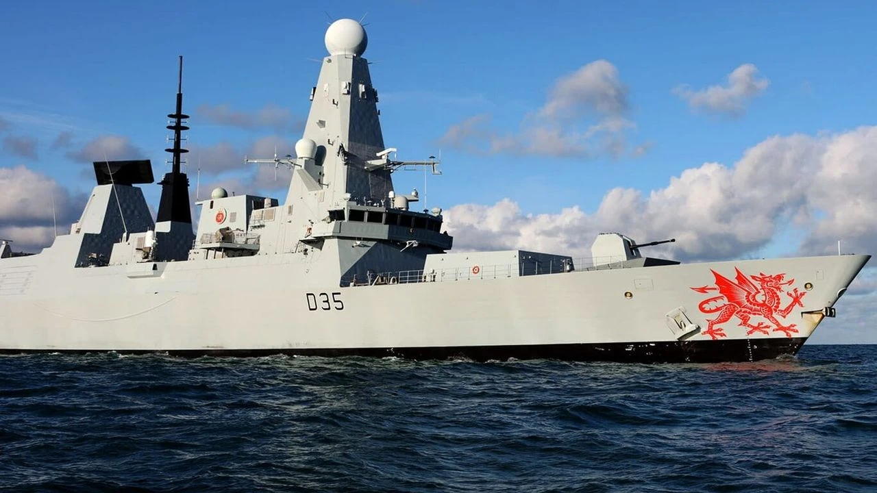 İngiliz savaş gemisi doğu Akdeniz'e doğru yola çıktı!