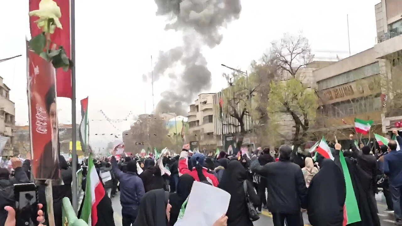 İsrail'in katliam tehdidinin ardından, İran'da miting alanında patlama