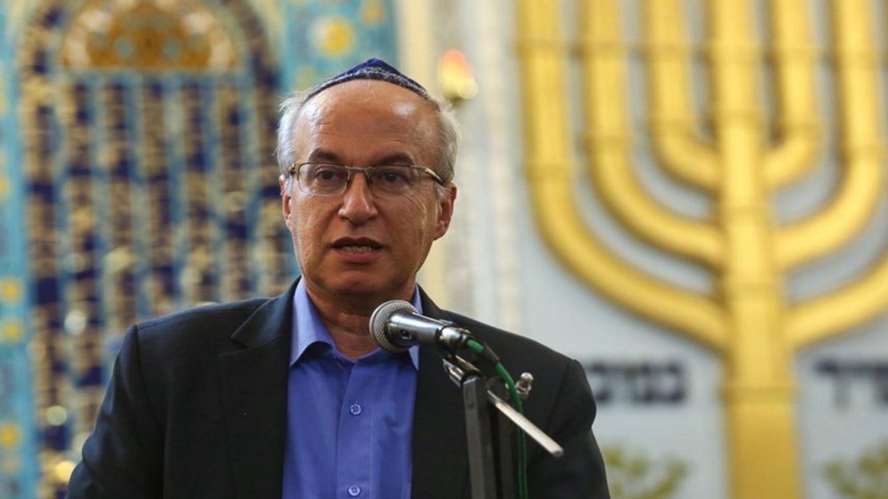 İran parlamentosundaki Yahudi temsilci: "İsrail, bayram günlerinde Tahran'daki bir sinagogu yıktı."