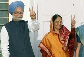 Başbakana ayakkabı fırlattı