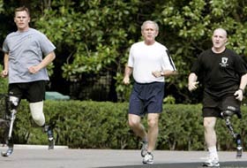 Bush Protez Bacaklıları da Kullanıyor